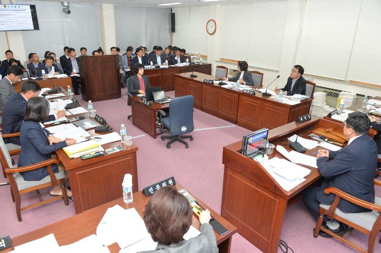  제365회 임시회 문화관광체육위원회 제3차회의- 문화관광체육위원회 회의실