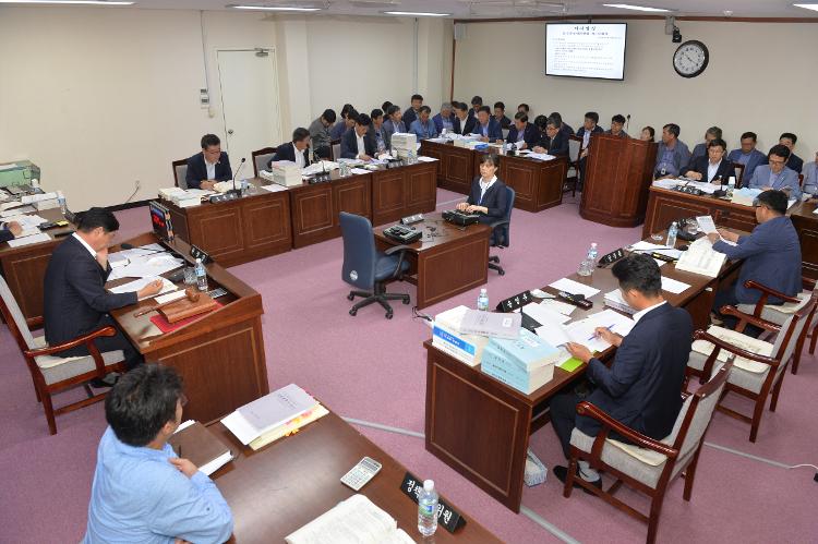  제364회 정례회 농수축경제위원회 3차회의- 농수축경제위원회 회의실