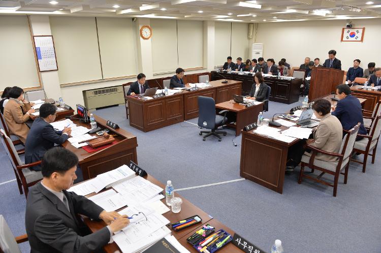 제359회 임시회 행정자치위원회 3차회의- 행정자치위원회 회의실