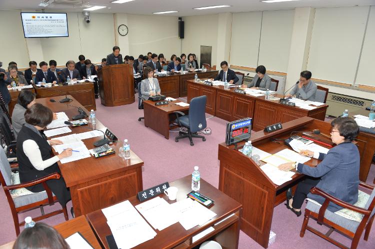  제365회 임시회 보건복지안전위원회 조례안 심사- 보건복지안전위원회 회의실 