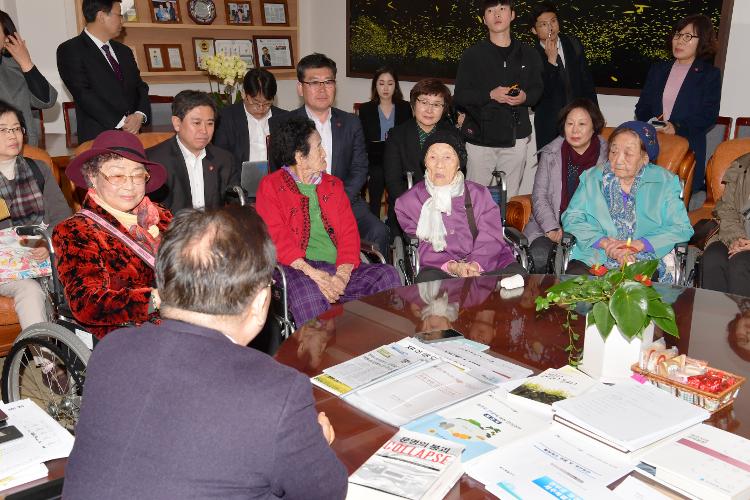  4.3 수형 생존피해자 초청 간담회- 의장실