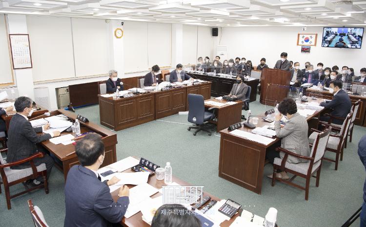제403회 임시회 행정자치위원회 제2차 회의- 행정자치위원회 회의실
