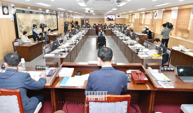 제401회 임시회 예산결산특별위원회 제1차 회의- 대회의실