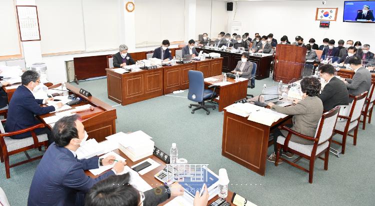 제401회 임시회 행정자치위원회 제1차 회의- 행정자치위원회 회의실