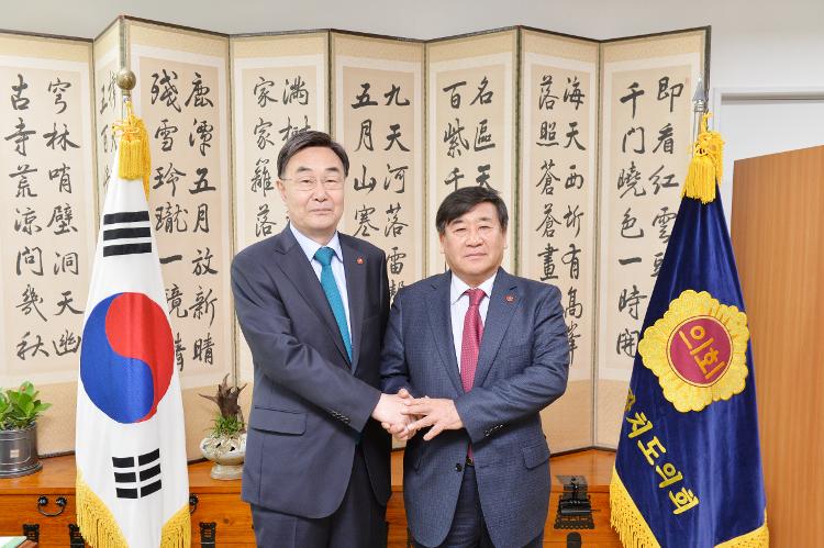  신임 서울제주도민회 신현기 회장 제주특별자치도의회 방문
