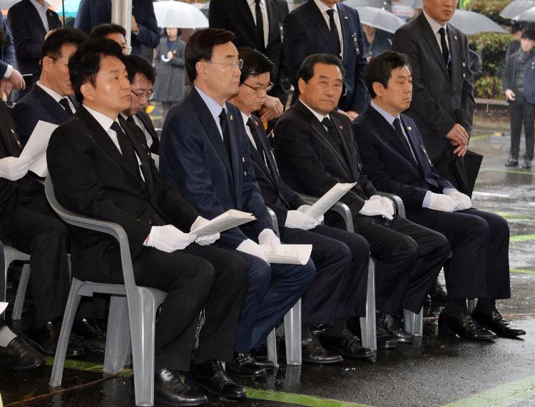  고충홍의장 고 부경욱 주무관 영결식 참석- 도청 앞마당