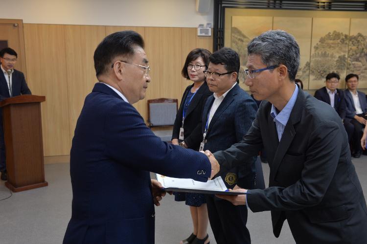  제주특별자치도의회 인사발령에 따른 임명장 수여식- 대회의실