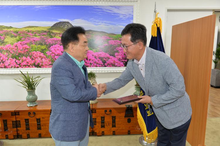  제주특별자치도의회 입법.법률고문 감사패 수여 - 의장실
