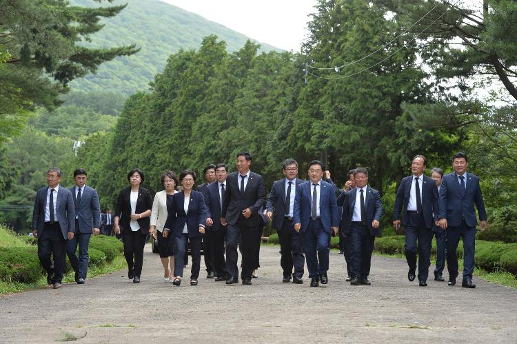  11대 도의회 충혼묘지 참배- 충혼묘지