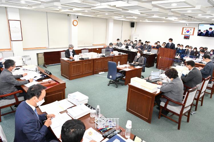 제400회 제2차정례회 행정자치위원회 제3차회의- 행정자치위원회 회의실