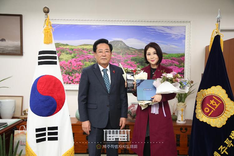 JIBS 강민경 아나운서 감사패 수여식