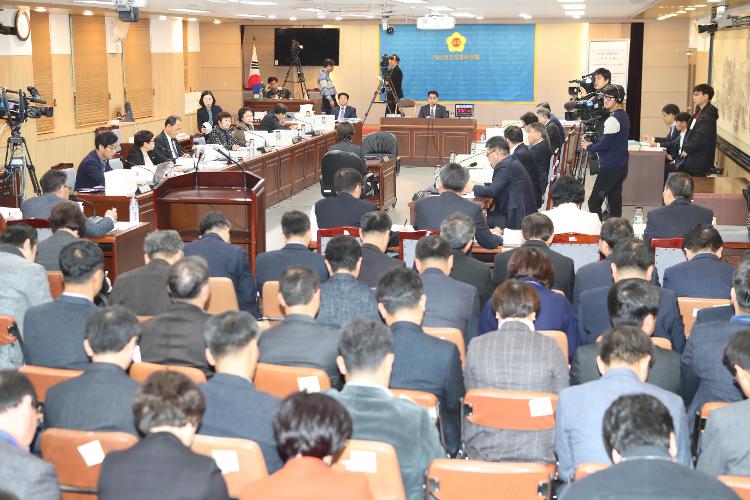 제366회 제주특별자치도의회 제2차 정례회 예산결산특별위원회 제4차 회의 집행부 답변 및 회의 전경