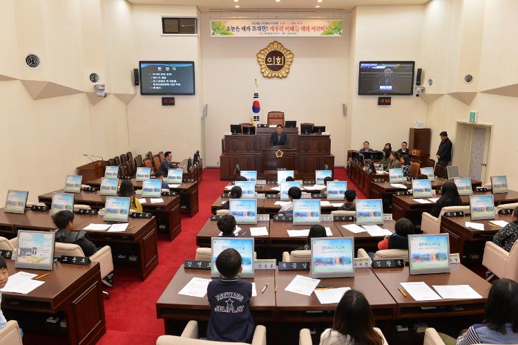  풍천초등학교 의정체험 아카데미 모의의회 개최- 본회의장