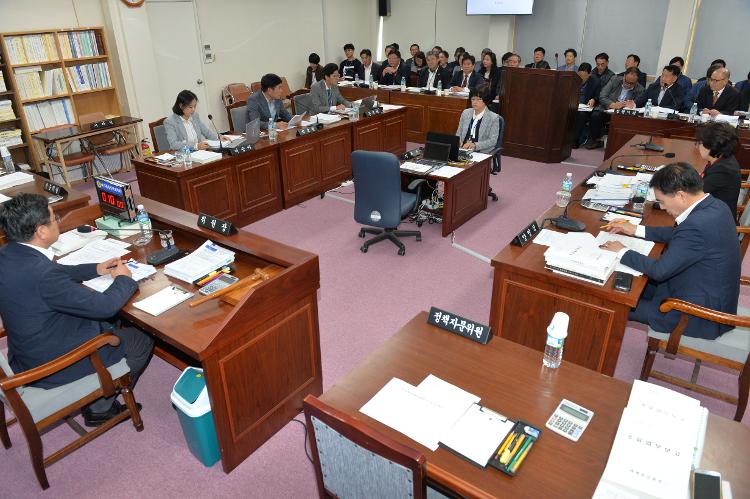  제365회 임시회 문화관광체육위원회 행정사무감사- 문화관광체육위원회 회의실
