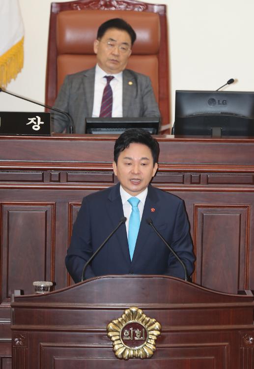 제371회 임시회 도정질문 원희룡 제주특별자치도지사 답변 모습