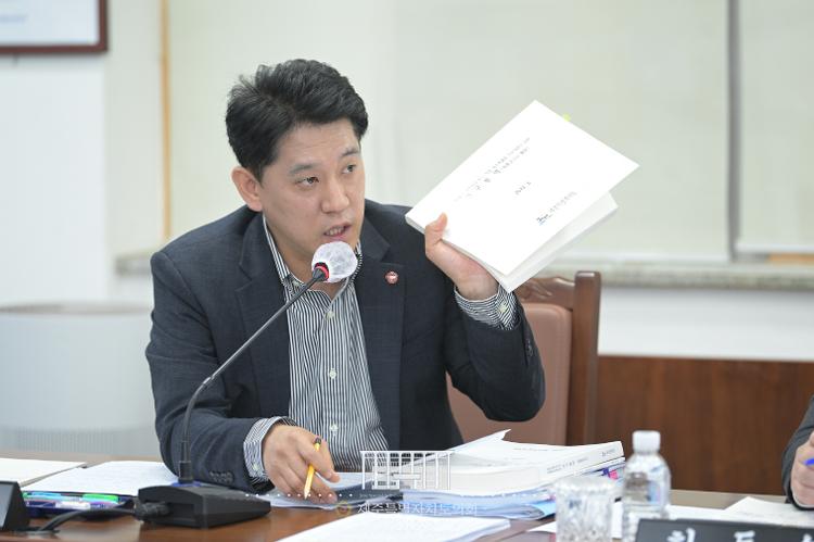 (23-11-22)행정자치위원회-안건심사