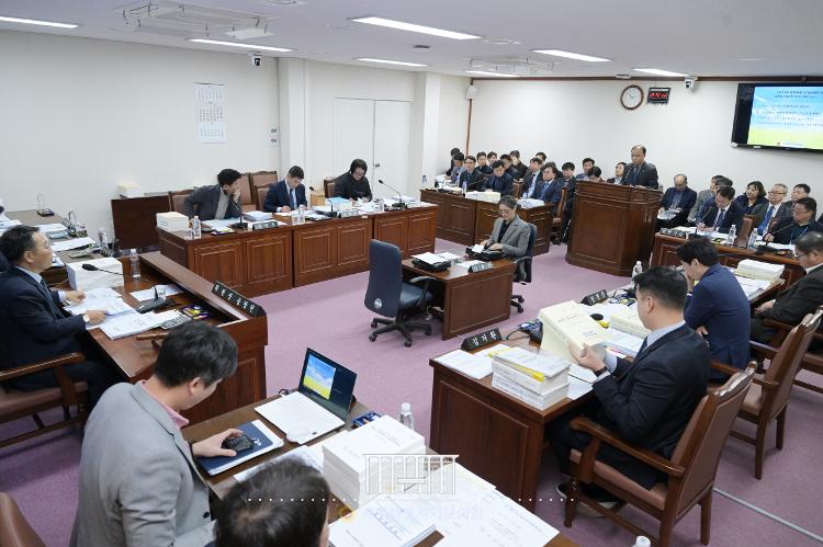 (2023.11.22)제422회 제2차 정례회 환경도시위원회 제4차회의-환경도시위원회 회의실