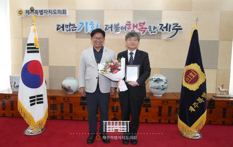 제주유나이티드 축구단에 감사패 수여